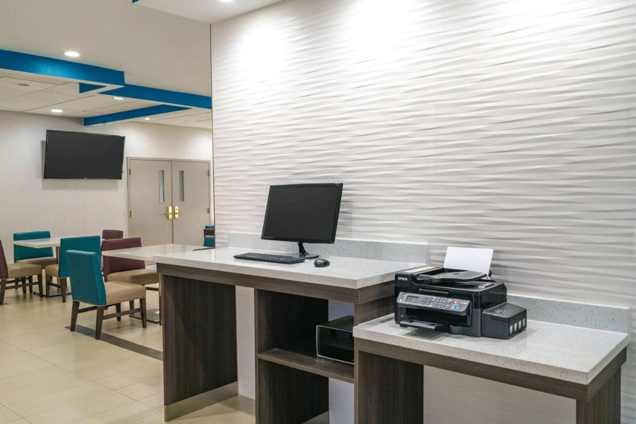莱瑟姆奥尔巴尼机场拉奎塔酒店 外观 照片